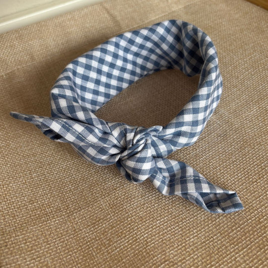 Blauw geruit baby sjaaltje