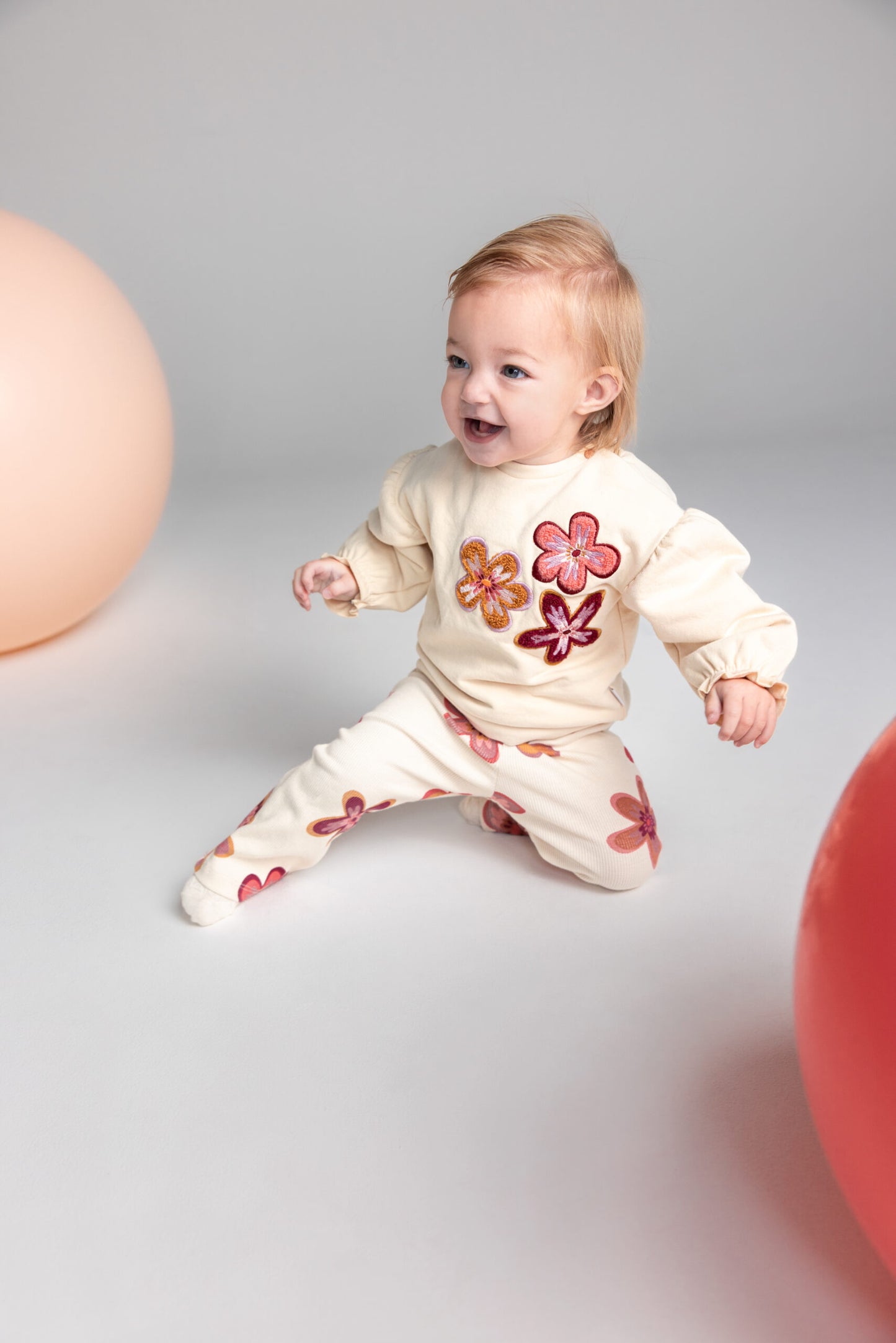 Flared pants met Bloemen