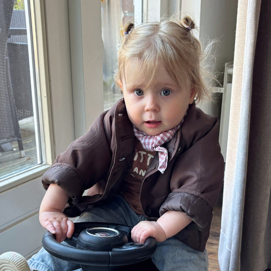 Rosie 🌸 – Handgemaakt baby sjaaltje