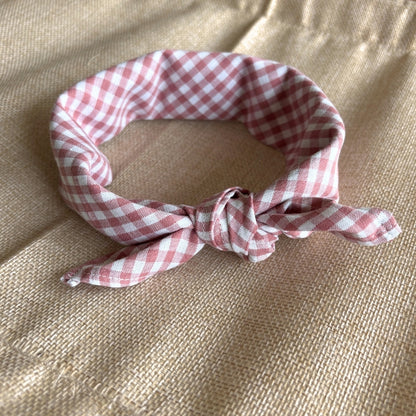 Rosie 🌸 – Handgemaakt baby sjaaltje